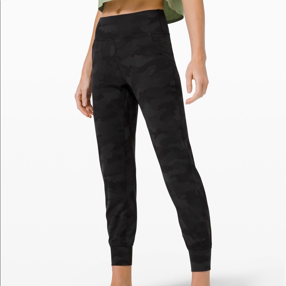 Align 28’ joggers in camo